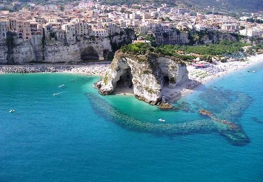 Le controanalisi dell’Arpacal danno esito favorevole, torna balneabile il mare a Tropea e Ricadi