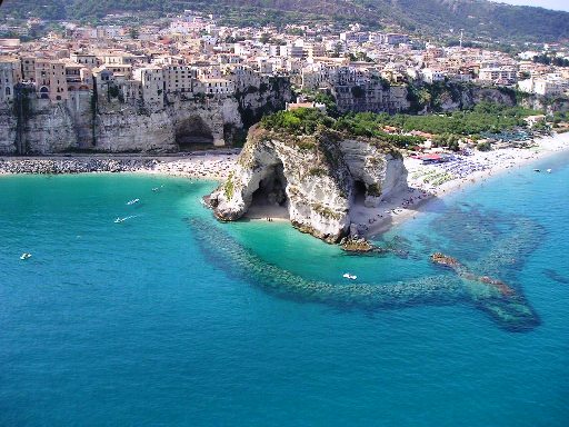 Una suggestiva panoramica di Tropea