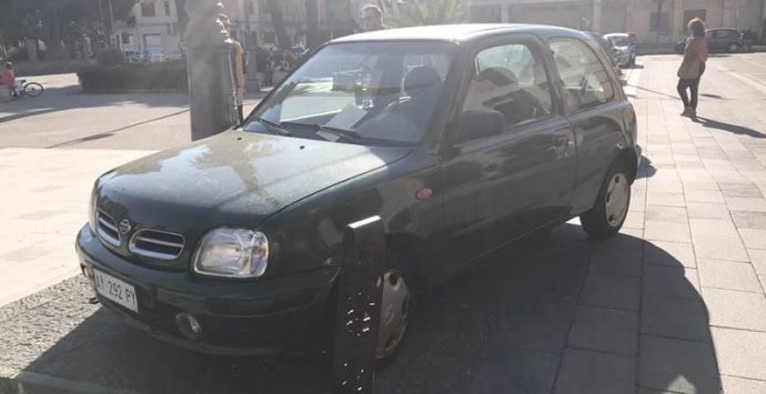 Vibo Valentia: multata l’auto del sindaco davanti al Comune