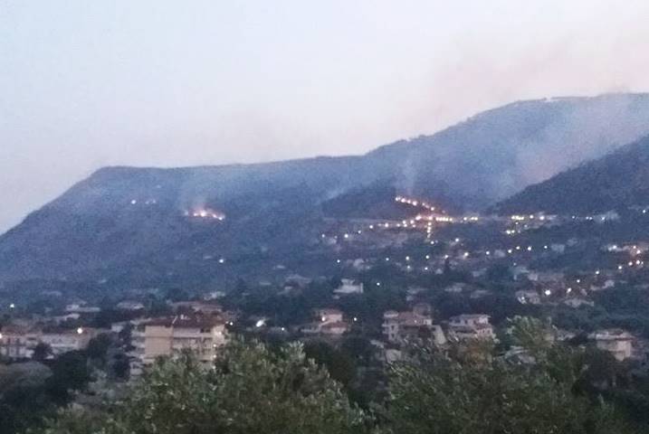 Capo Vaticano, Joppolo e Monte Poro a fuoco per tutta la notte