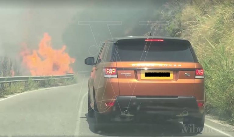 Incendi: inferno di fuoco a Tropea, città assediata da fiamme e fumo (VIDEO)