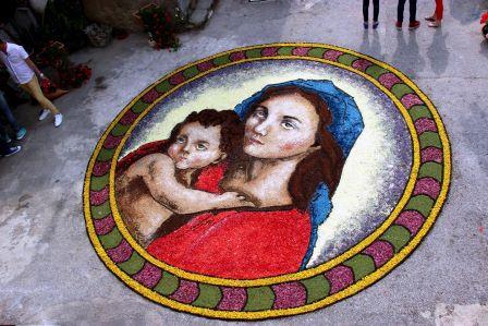 Potenzoni, cresce l’attesa per la tradizionale Infiorata (VIDEO)