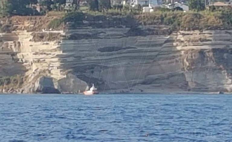 Ventinove migranti abbandonati a Baia di Riaci, recuperati da Guardia costiera e Gdf