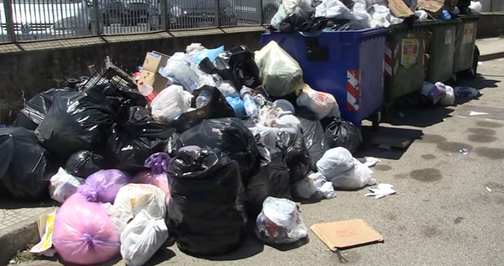Discarica chiusa, a Vibo è di nuovo emergenza rifiuti (VIDEO)