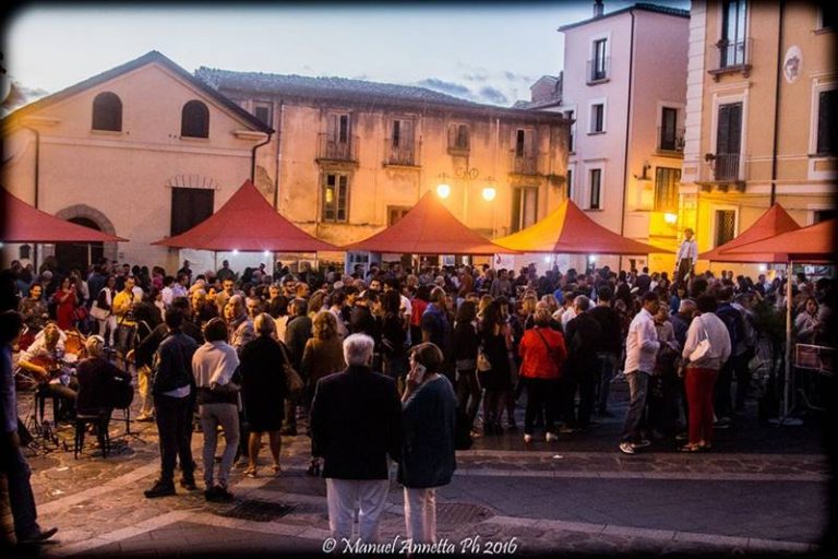 Enogastronomia, a Vibo Valentia torna “Vicoli diVini”