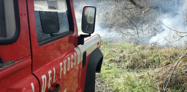 Uliveto in fiamme nel Vibonese, donna muore intossicata dal fumo