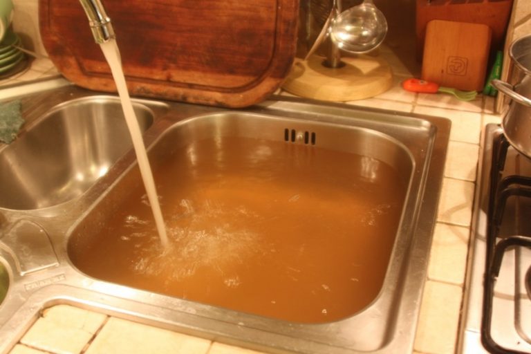 Acqua sporca a Santa Domenica di Ricadi: chiesti interventi risolutivi