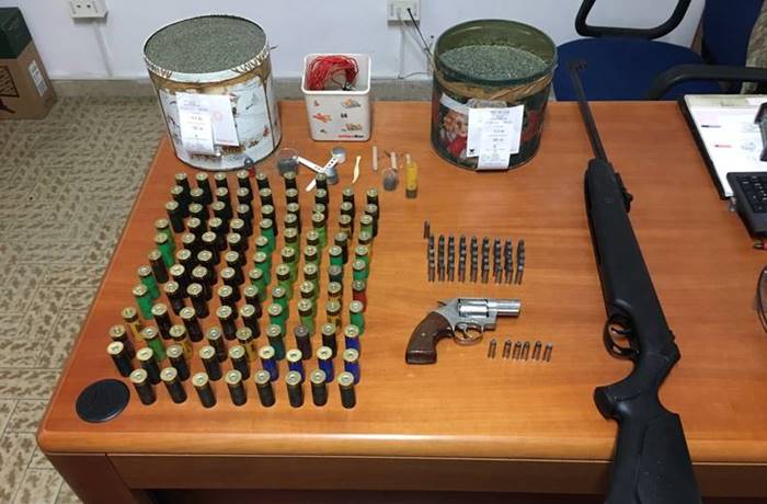Pistola e munizioni a casa sotto il cuscino, un arresto a Nicotera (NOME)