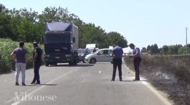 Incidente stradale nel Vibonese, l’impatto tra due auto provocato da un incendio (VIDEO)