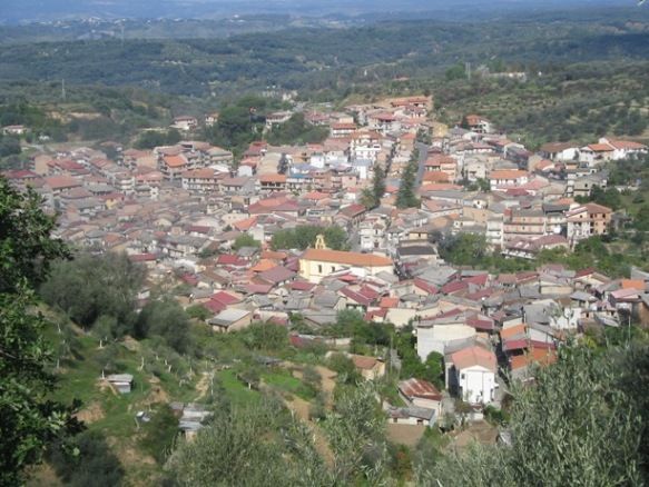 Si stacca la marmitta dalla moto e finisce in ospedale