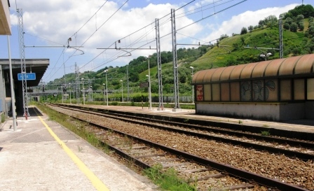 Incendio alla Stazione di Mileto: a fuoco un vagone abbandonato