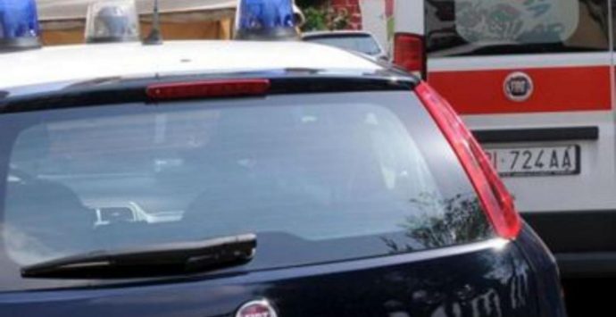 Incidente stradale nel Vibonese, 32enne si schianta con l’auto contro un muro