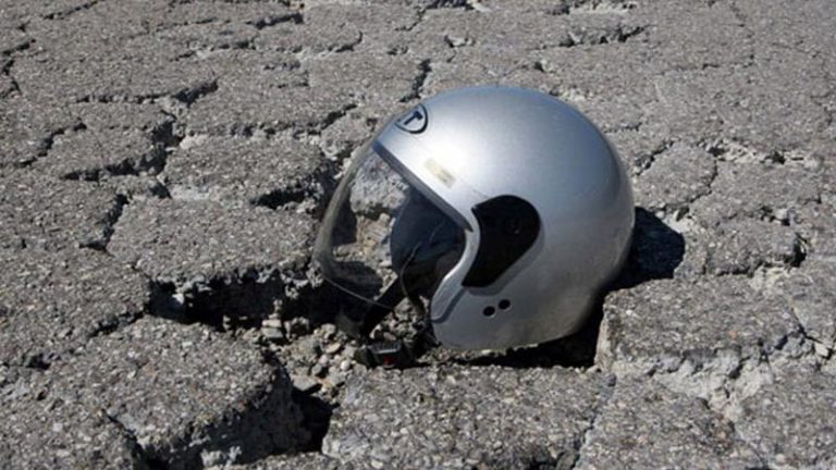 Incidente a Pizzo, motociclista rimane ferito dopo essere finito in una buca