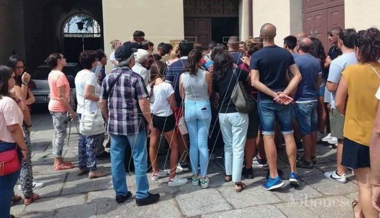 Parroco trasferito: i fedeli di Caria e Drapia in protesta a Mileto dal vescovo