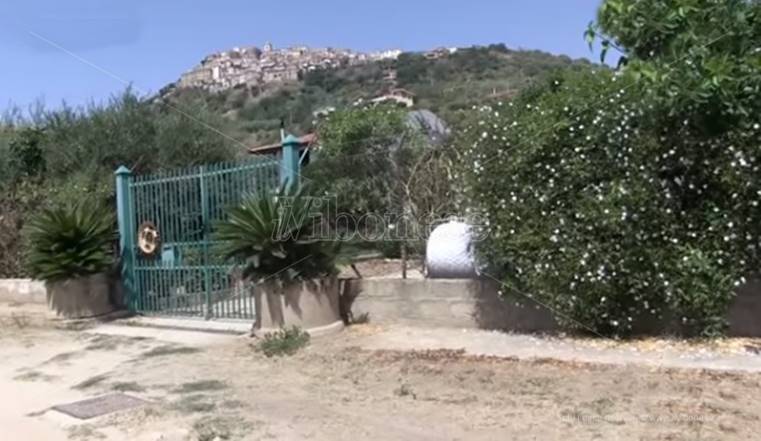 Disabile segregato in un pollaio a Nicotera, arrestato il fratello