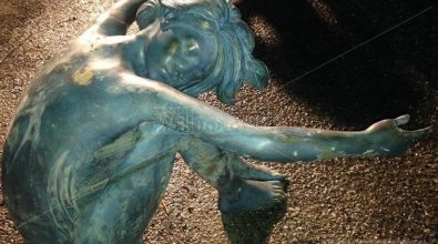 Scultura in bronzo affiora dal Lago Angitola, recuperata dai vigili del fuoco (FOTO)