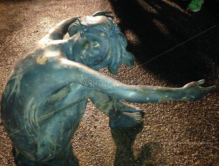 Scultura in bronzo affiora dal Lago Angitola, recuperata dai vigili del fuoco (FOTO)