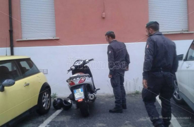 Tentano furto di uno scooter in pieno centro a Vibo, fermati dai carabinieri