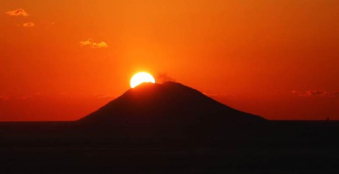Il sole che tramonta sullo Stromboli “Patrimonio Unesco dell’umanità”