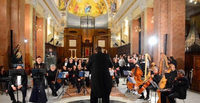 Mileto: grande successo in cattedrale per l’oratorio sacro “Natuzza. Canto alla bellezza”