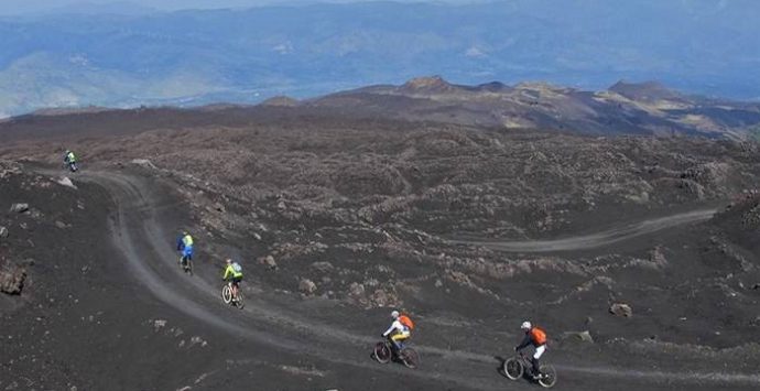 IL RACCONTO DI VIAGGIO | L’Etna in mountain bike sulle tracce del dio Efesto