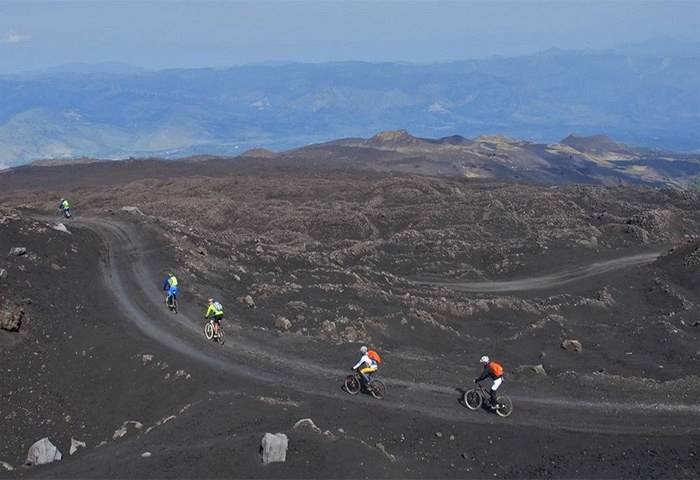 IL RACCONTO DI VIAGGIO | L’Etna in mountain bike sulle tracce del dio Efesto