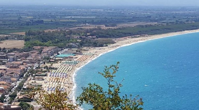 Opere abusive sul lungomare di Nicotera, ordinanza di demolizione