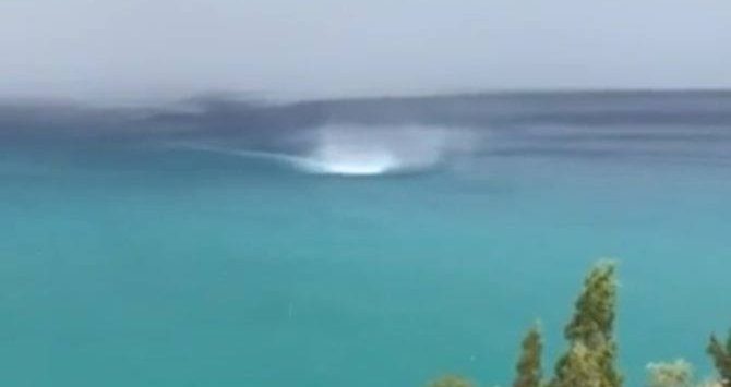 Tropea, mini tornado in mare davanti alla rupe (VIDEO)