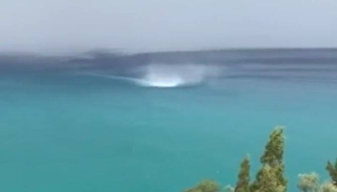 Tropea, mini tornado in mare davanti alla rupe (VIDEO)