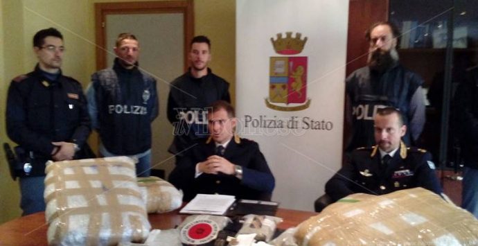In casa con 21 chili di marijuana: arrestati padre e figlio a Rombiolo (NOMI/VIDEO)