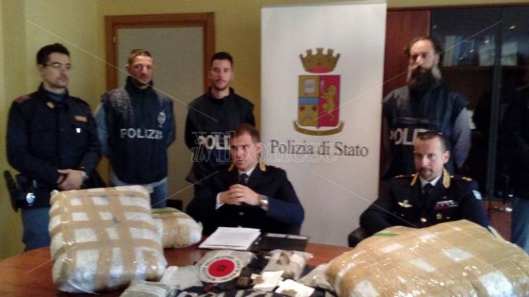 In casa con 21 chili di marijuana: arrestati padre e figlio a Rombiolo (NOMI/VIDEO)