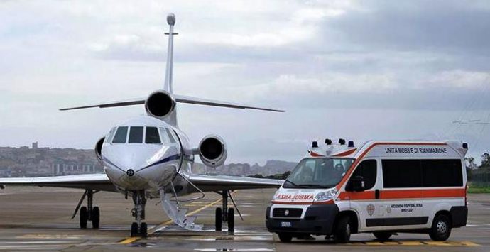 Giovane calabrese in pericolo di vita trasportata a Firenze con un volo militare