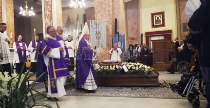 Mileto, grande commozione ai funerali di monsignor Ignazio Schinella