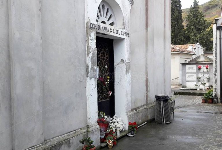 Cappella cimiteriale chiusa per motivi igienici a Stefanaconi, niente visite ai defunti a Natale