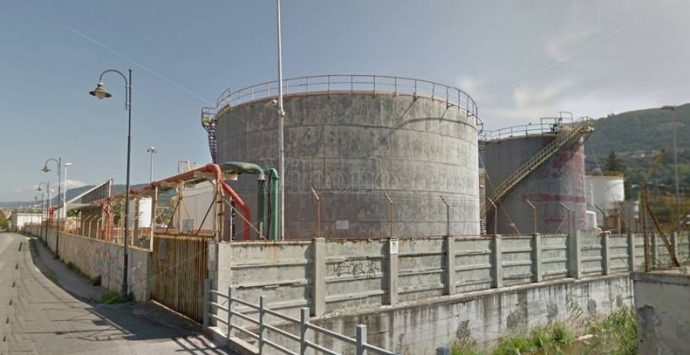 Depositi costieri a Vibo Marina, i consiglieri di minoranza Tucci e Cutrullà attaccano Romeo: «Ignorato il nostro ordine del giorno»