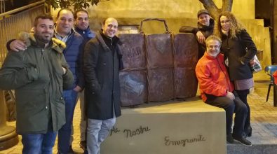A Maierato un monumento ricorda i concittadini sparsi nel mondo, inaugurata “La valigia dell’emigrante”
