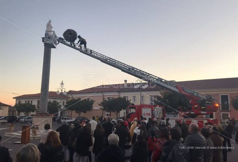 A Mileto si rinnova il rito dell’omaggio floreale all’Immacolata (FOTO)