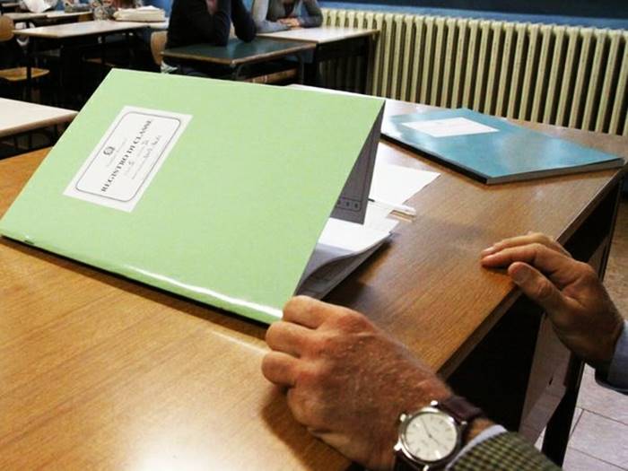 Non mandano il figlio a scuola da due mesi, denunciati due genitori di Simbario