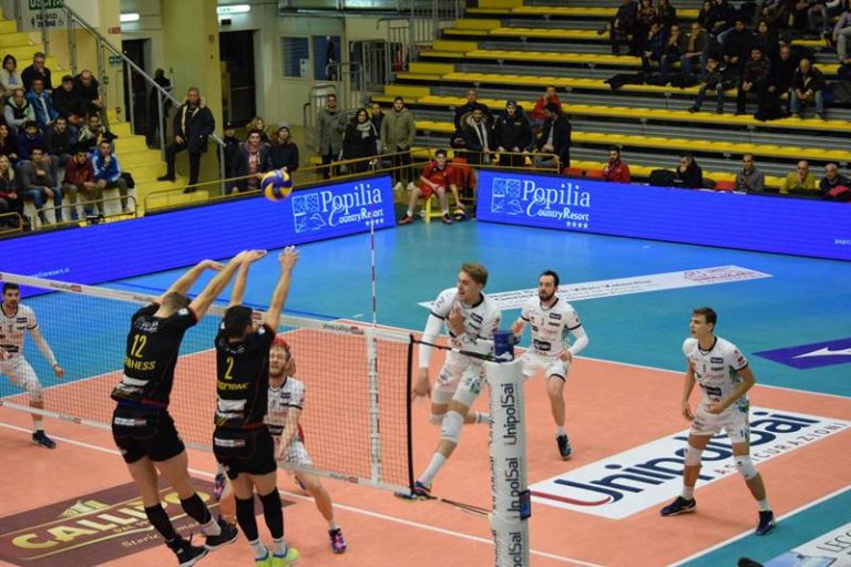 Superlega, Trento la spunta in 5 set contro Vibo al PalaValentia