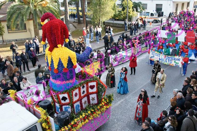 Mileto si prepara al “Carnevale dei carnevali”: il 18 febbraio sfilano i migliori carri della provincia