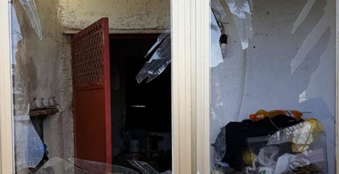 Intimidazioni senza sosta, a Caroniti per poco non ci scappa il morto