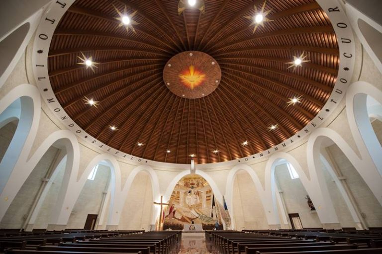Prove di dialogo diocesi-Fondazione di Natuzza: la “Grande chiesa” consacrata a maggio?