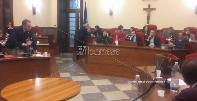Il consiglio comunale di Vibo si stringe a Stefania Ursida dopo la prematura scomparsa della figlia (VIDEO)