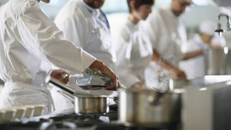 Tropea, un pranzo di beneficenza per gli anziani della Don Mottola