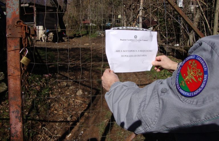 Serra San Bruno, sequestrati manufatto edile e discarica abusiva