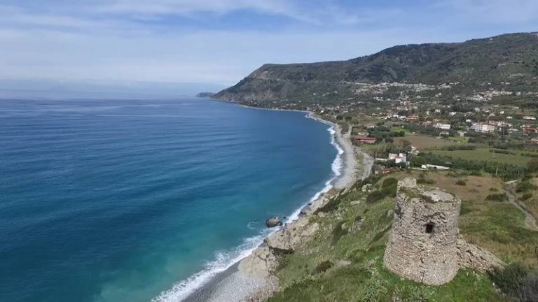 Nicotera, è polemica sulla donazione di “Torre Parnaso” al Comune di Joppolo (VIDEO)