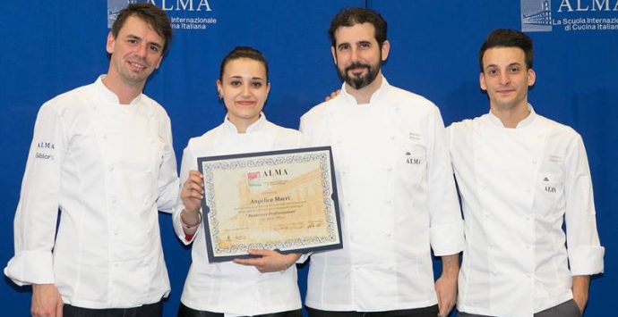 La vibonese Angelica Macrì si diploma pasticcera professionista a Parma