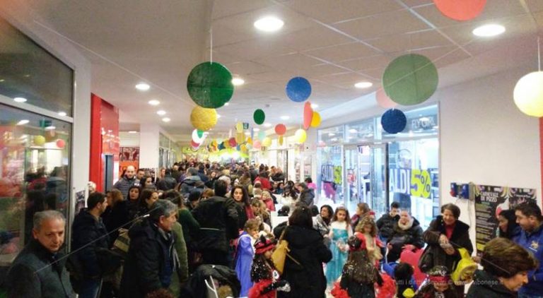 Carnevale 2018 | A Pizzo bimbi in festa al parco commerciale