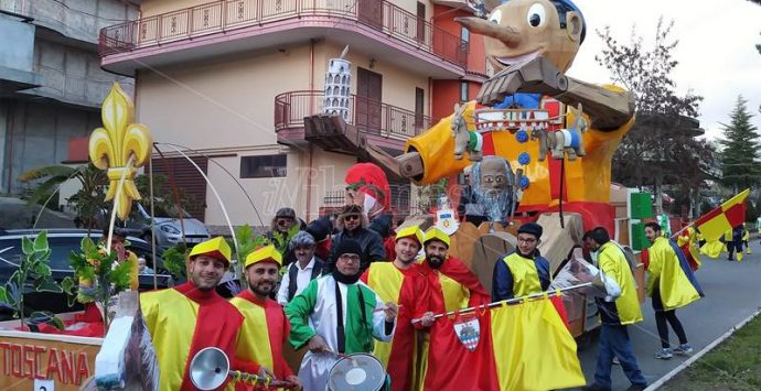Carnevale 2018 | Applausi e consensi per i carri dei rioni in gara a San Calogero (FOTO/VIDEO)