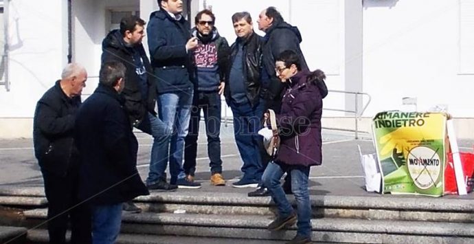 Politiche 2018 | I Cinquestelle pronti alla sfida: banchetti nelle piazze vibonesi